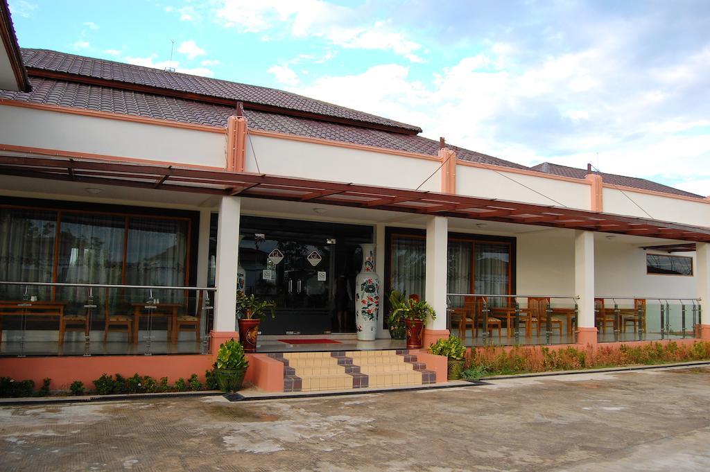 The Golden Lake Hotel Naypyidaw Екстер'єр фото