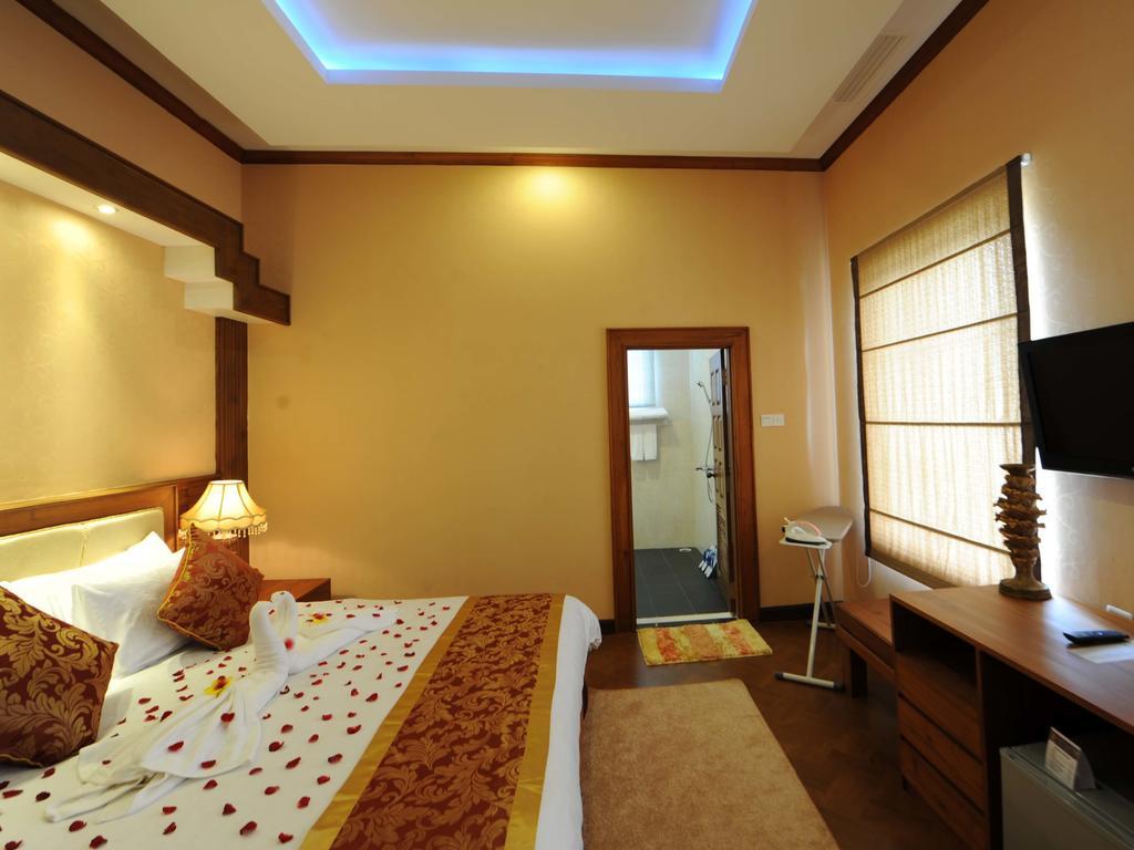 The Golden Lake Hotel Naypyidaw Екстер'єр фото