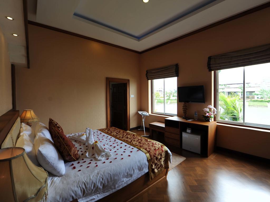 The Golden Lake Hotel Naypyidaw Екстер'єр фото