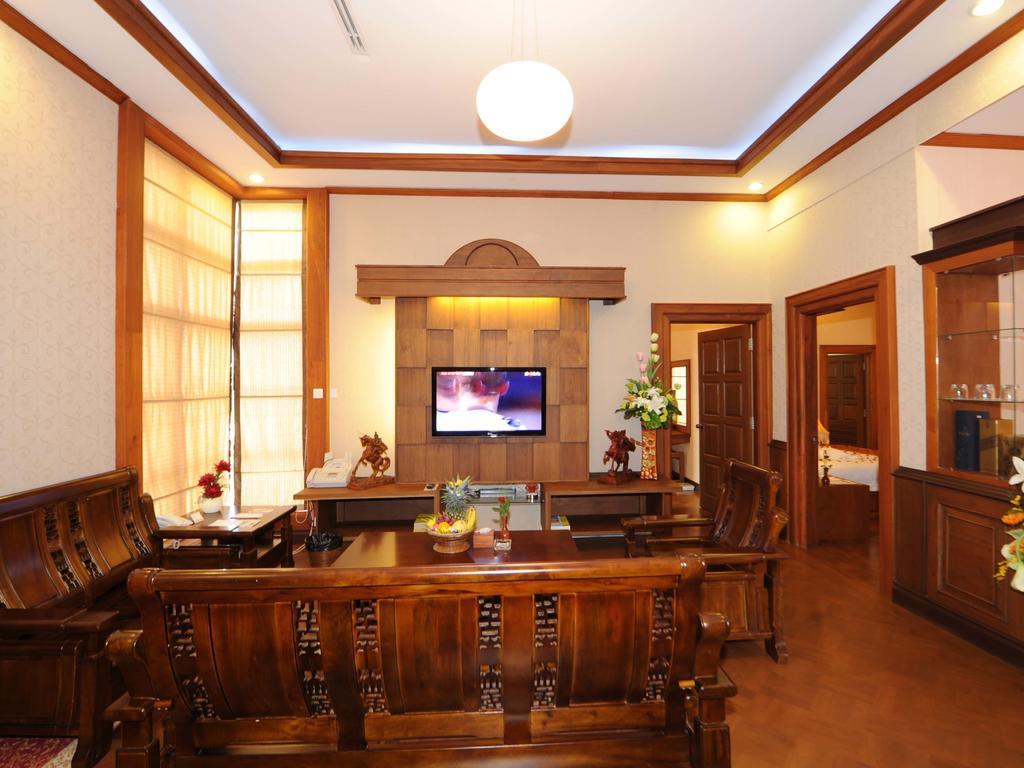 The Golden Lake Hotel Naypyidaw Екстер'єр фото