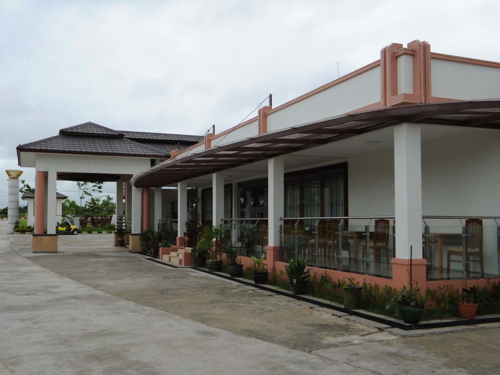 The Golden Lake Hotel Naypyidaw Екстер'єр фото