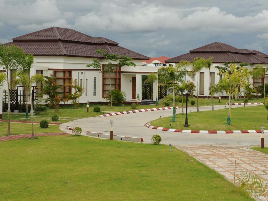 The Golden Lake Hotel Naypyidaw Екстер'єр фото