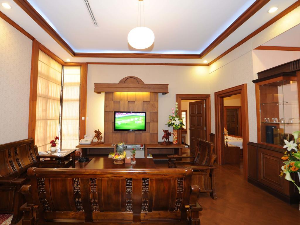 The Golden Lake Hotel Naypyidaw Екстер'єр фото