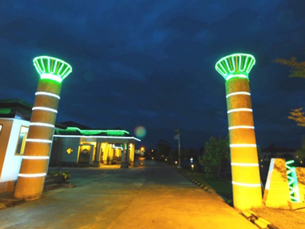 The Golden Lake Hotel Naypyidaw Екстер'єр фото
