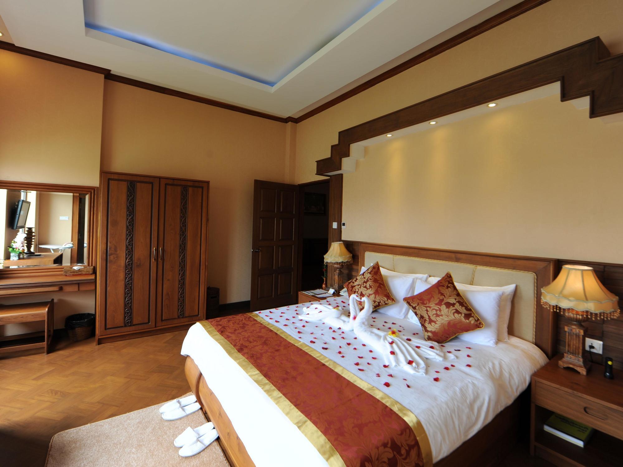 The Golden Lake Hotel Naypyidaw Екстер'єр фото